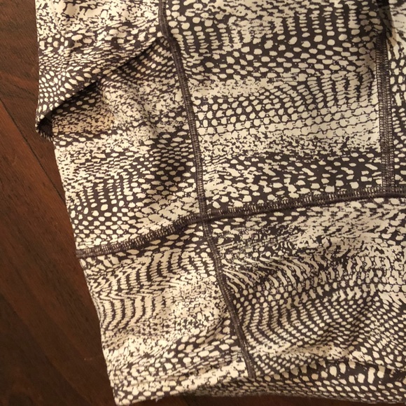 Lululemon RARE print leggings - Picture 3 of 3
